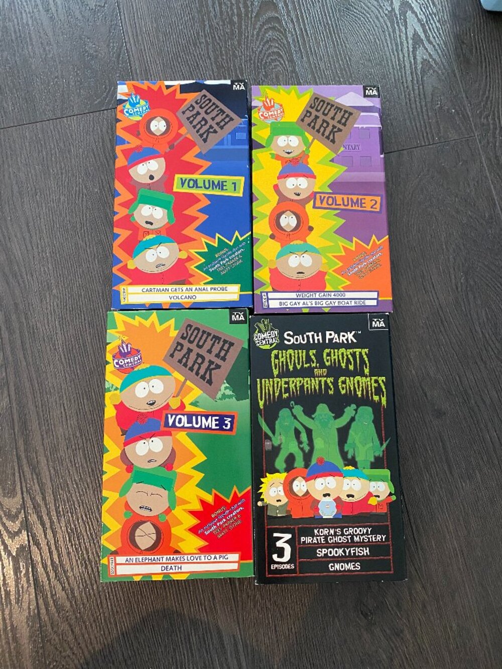 LOT OF 4 VHS-SOUTH PARK VOL. 1,2,3, HALLOWEEN SPECIAL VHS COMED CENTRAL